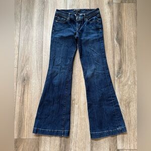 Seven7 Women’s Wide Leg Jeans, size 29. Medium/dark wash denim.